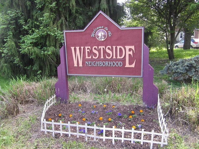 Building Photo - Charming 2-Bedroom Home in Saint Louis with Cozy 900 Sq Ft Layout!