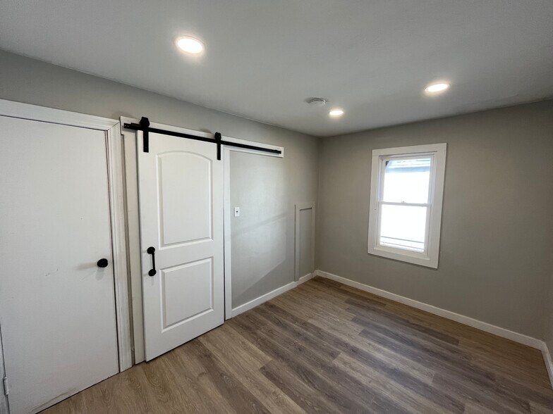 Building Photo - 2319 G Ave