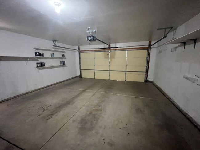 Building Photo - Cute and clean 4 bedroom home available now