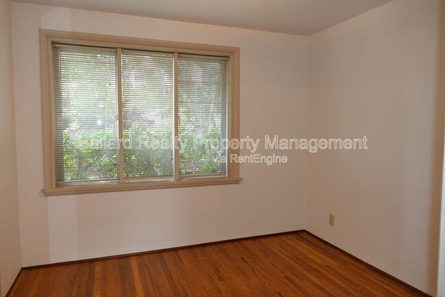 Building Photo - 3402 37th Ave W