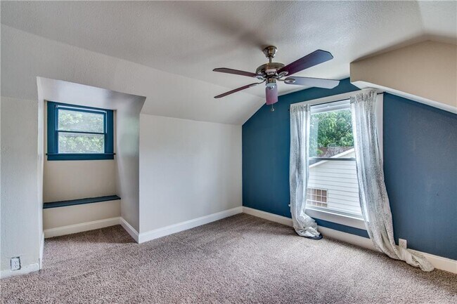 Building Photo - 2206 Iva Ln