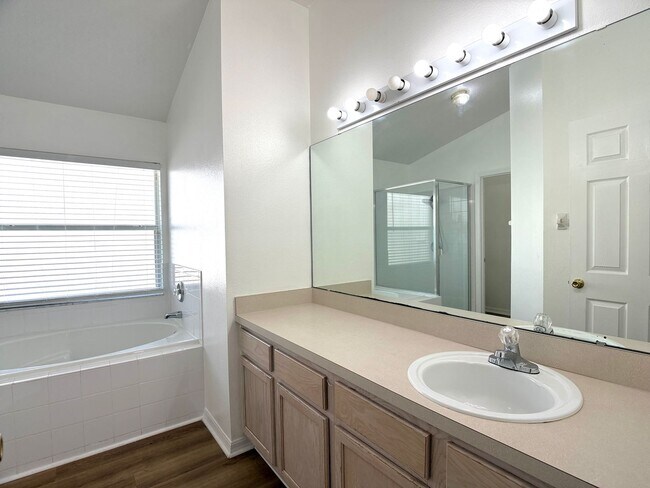 Building Photo - Lovely 4-Bed 2 Bath Pool Home in the Desirable Four Corners Area! Lawn Care & Pool Maintenance In...