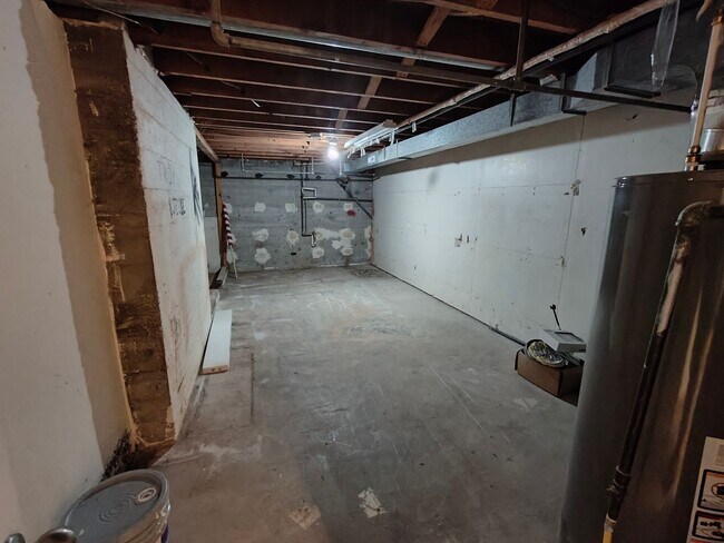 Building Photo - 6 W 1400 S