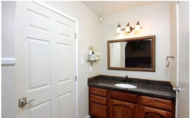 Building Photo - 922 Cossa Ct