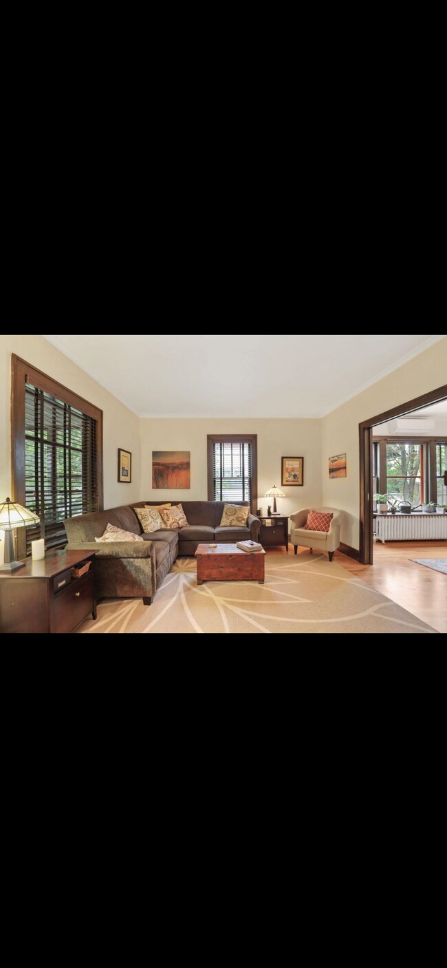 Living Room - 138 Cecil St SE