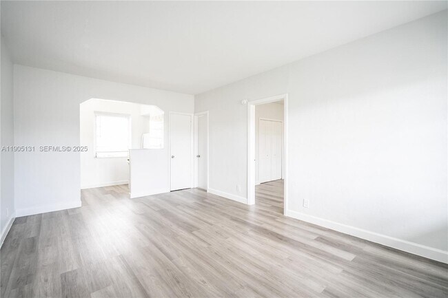 Building Photo - 1208 71st St