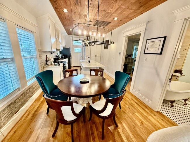 Building Photo - 1406 Edwards St