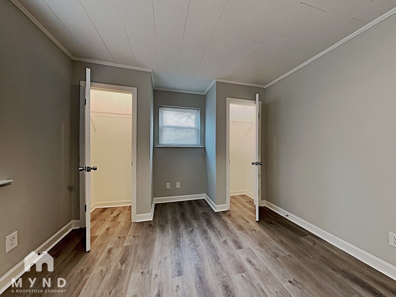 Building Photo - 128 Manor Cir