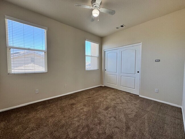 Building Photo - Gorgeous Westside 5 + 3 With Solar - $3800
