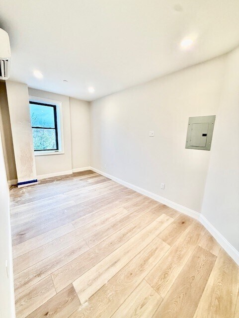 Building Photo - 220 Winthrop St