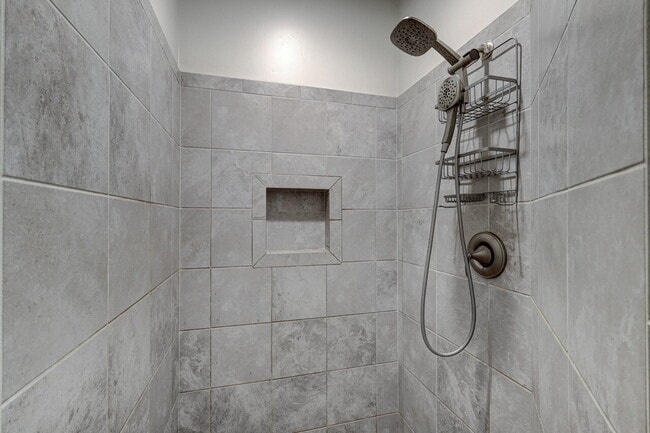 Building Photo - "Charming 3-Bedroom Retreat with 2 Baths and 2150 Sq. Ft. of Comfort in Santa Clara!"