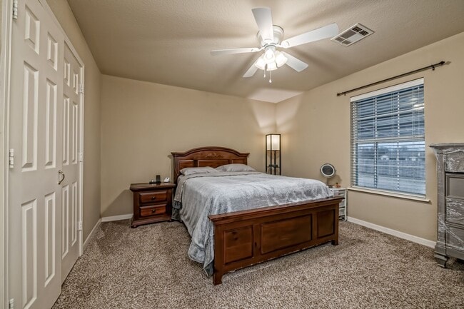 Building Photo - Spacious Townhome in Midway ISD
