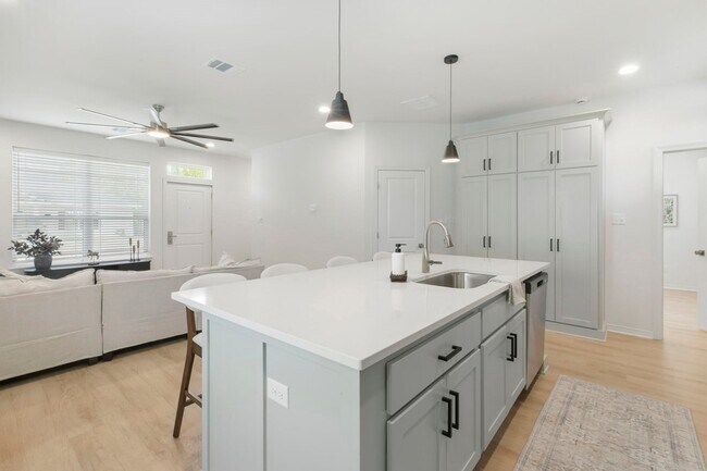 Building Photo - 307 Sterling St