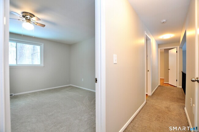 Building Photo - 25 Red Stone Dr