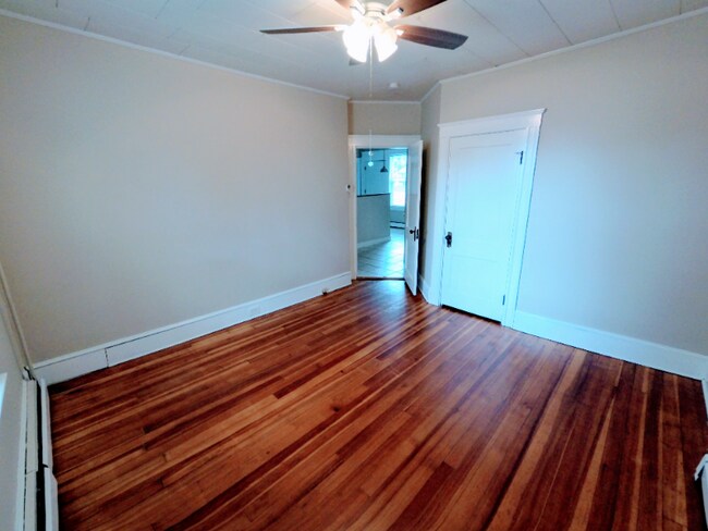 Building Photo - 862-864-864 Riverside Dr