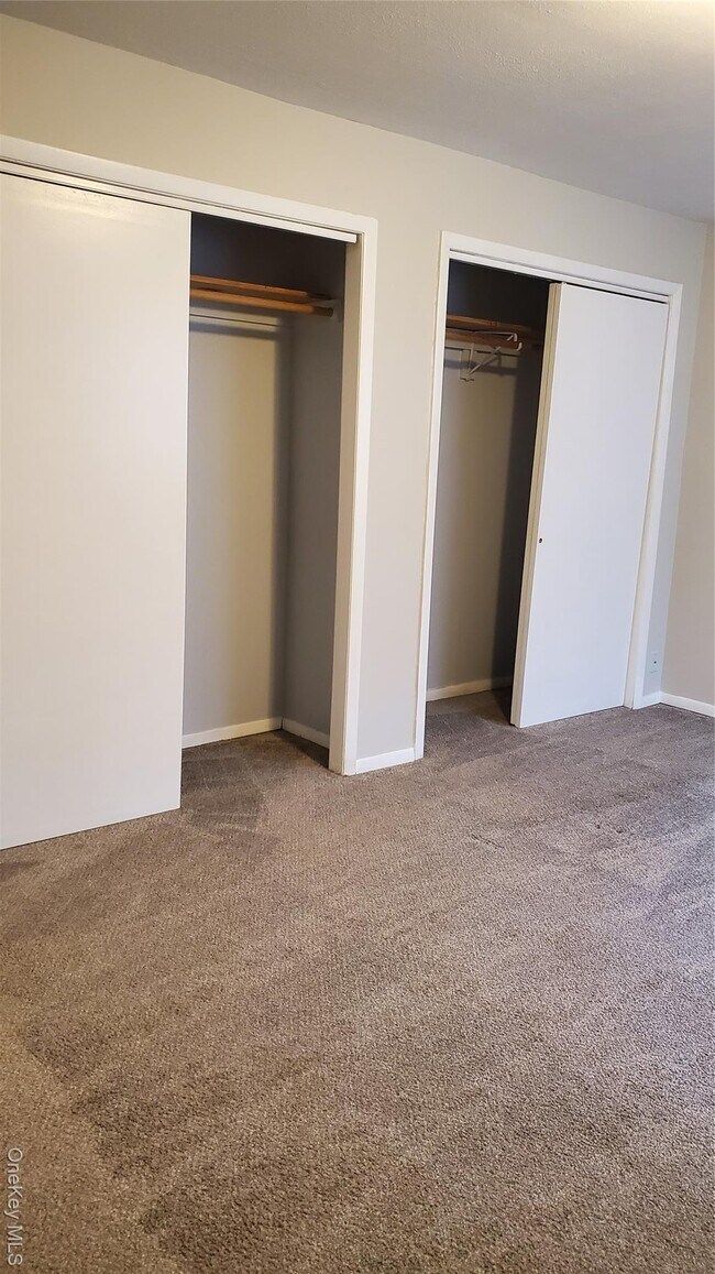 Building Photo - 460 Old Town Rd