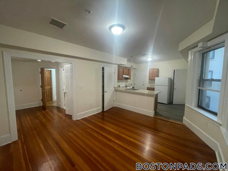 Building Photo - 881 Massachusetts Ave