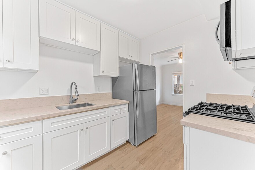 Building Photo - 636 Linden Ave