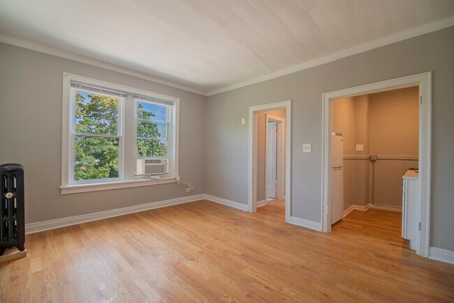 Building Photo - 1414 W Pratt Blvd