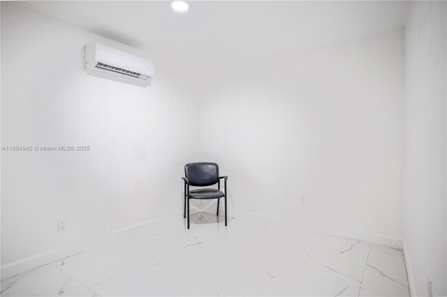 Building Photo - 840 NW 170th Terrace