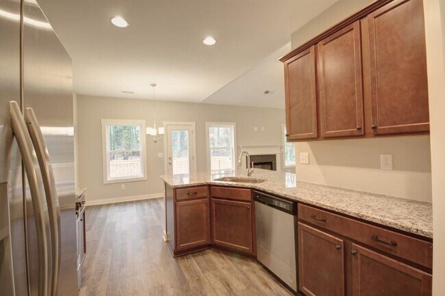 Building Photo - 3709 Centerview Dr