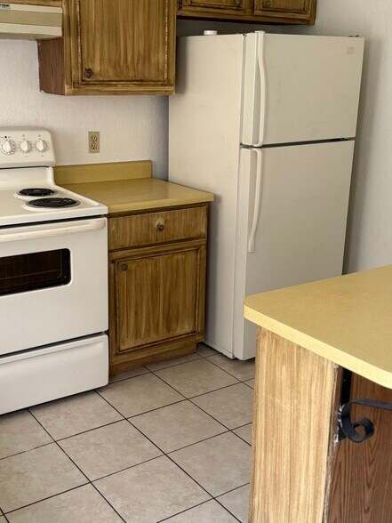 Building Photo - 433 Avenida Garza