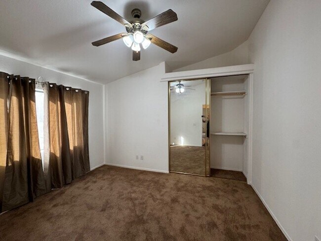 Building Photo - 3BR with SOLAR-NO Electric Bills! RV Gate & Parking, Bullhead Parkway
