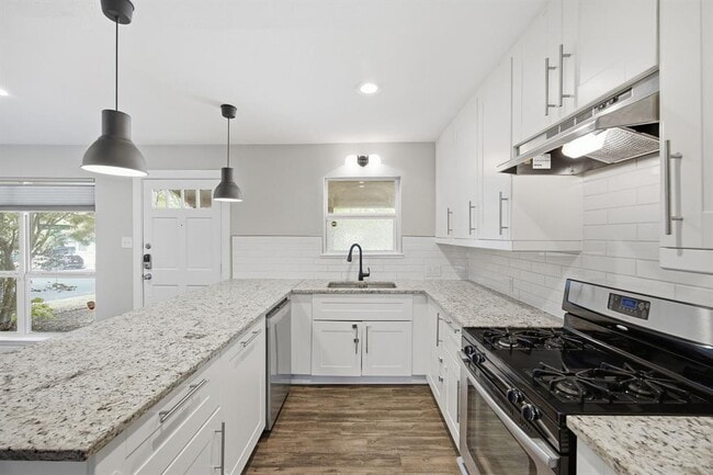 Building Photo - 6901 Bryn Mawr Dr