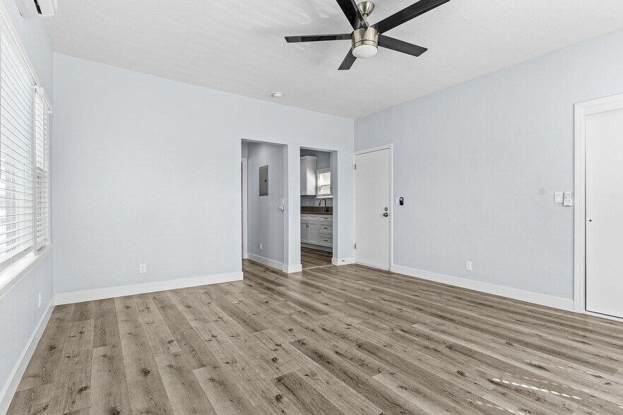 Building Photo - 1711 E Appleton St