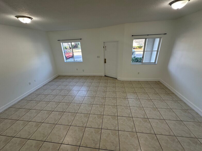 Building Photo - 1712 SE 31st Ct