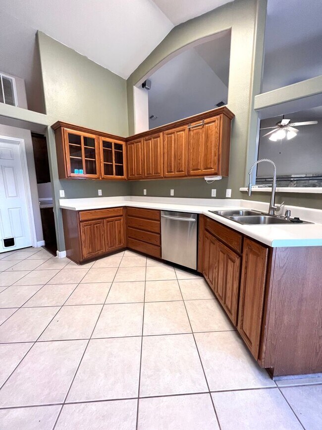 Building Photo - Beautiful Home In Oak Hollow Estates