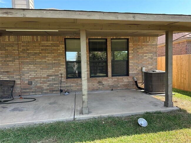 Building Photo - 14209 Naruna Way