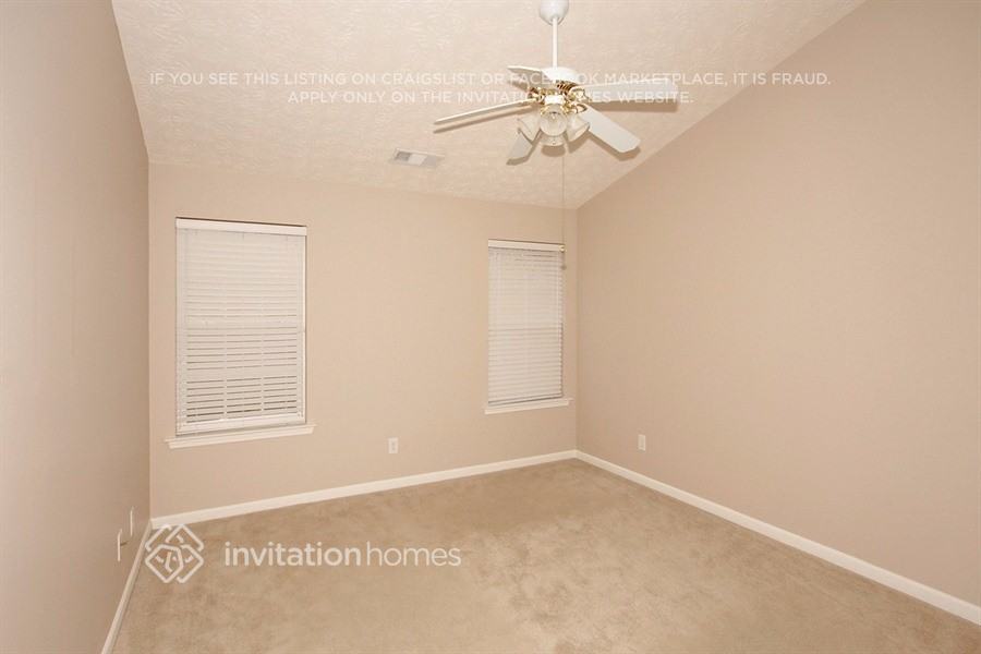 Building Photo - 302 Meadows Ln