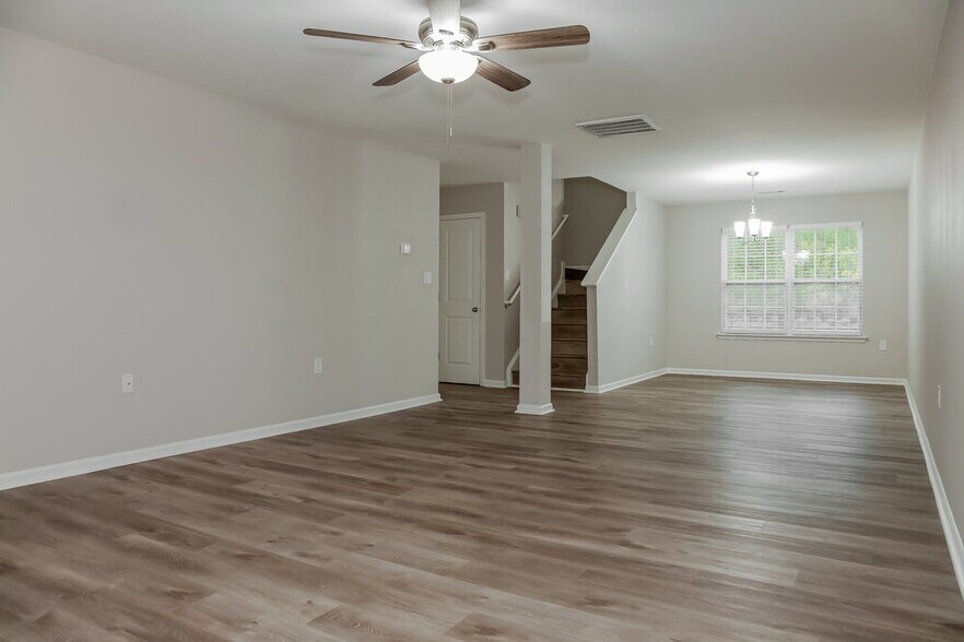 Building Photo - 1924 Eastway Dr