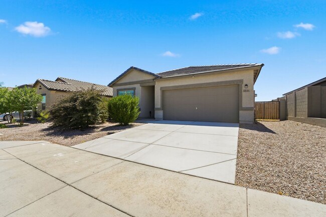 Building Photo - Modern Litchfield Park Home | 4 Bed, RV Gate + Open Kitchen