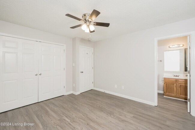 Building Photo - 806 Tin Dor Way