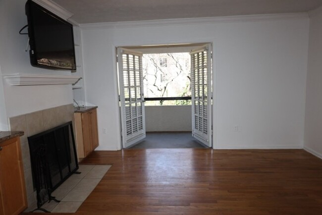 Building Photo - 2 bed 2 Baths Condominium-Rent (*2nd Month...