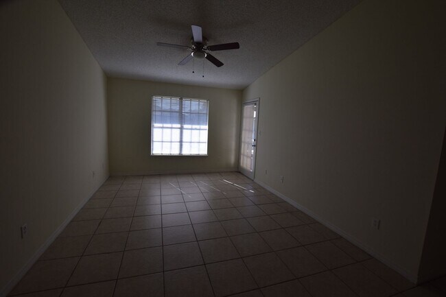 Building Photo - 2 Bedroom, 2 Bath Condo at 4627 Cason Cove...