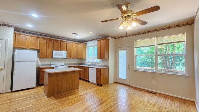 Building Photo - Townhome in Island Creek Subdivision