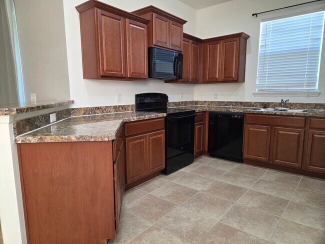 Building Photo - Pet Friendly Home in Southern Ridge