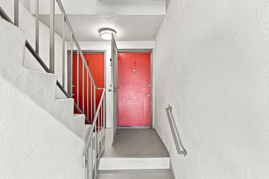 Building Photo - 3030 Merrill Dr
