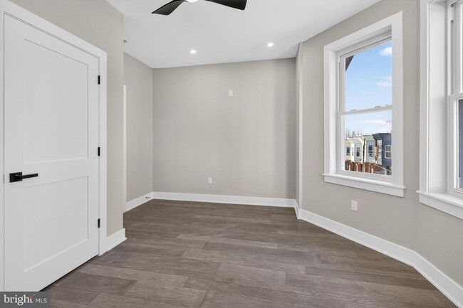 Building Photo - 34 W Sharpnack St