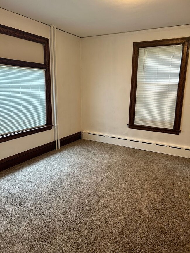 Building Photo - AVAILABLE NOW! 4 Bedroom Near Chester Cree...