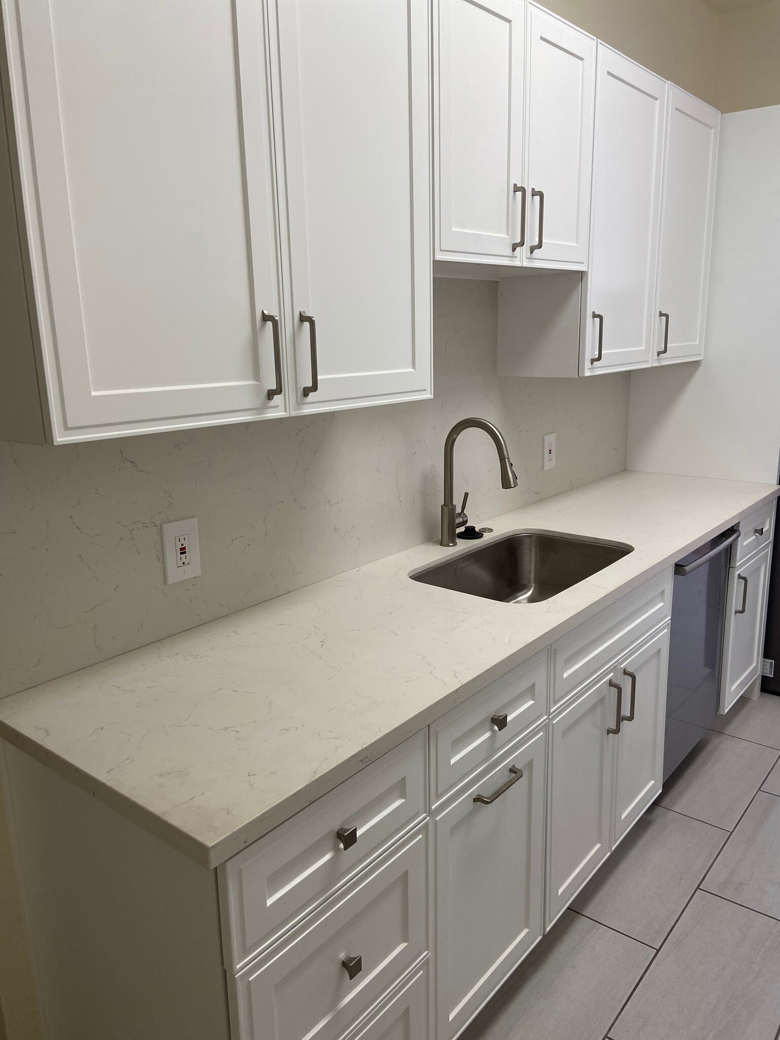 Brand new chef's kitchen with stainless steel appliances and ample cabinet space - 4179 Shafter Ave