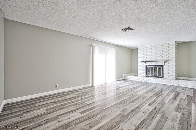 Building Photo - 1320 Robin St