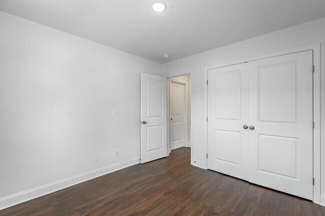 Building Photo - 5562 Stream Ln