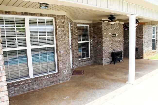 Building Photo - 113 Stonehedge Dr