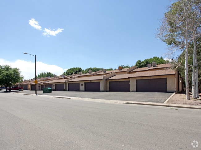 Building Photo - Aspen Glen