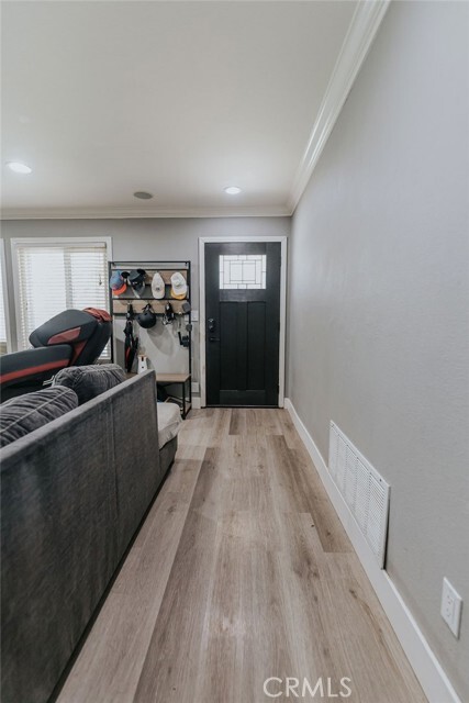 Building Photo - 2438 Emerson Dr