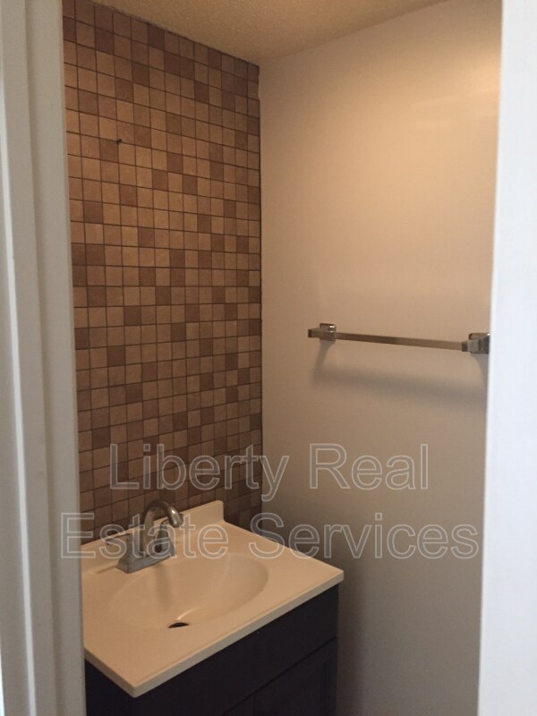 Building Photo - 901 Olmstead Dr